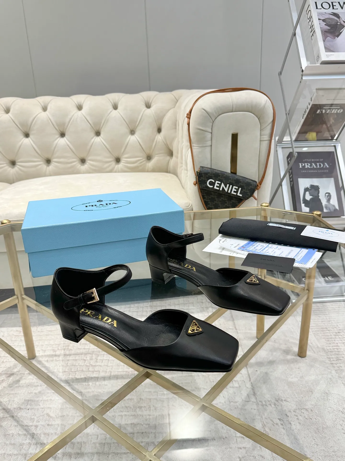 👟👟Ex-factory price 580👟👟 (imitation leather bottom-20) 👈Remove the original board and make a 1:1 replica‼ ️ The highest version of Prada's early spring catwalk hot style 😘The latest spring style Retro Mary Jane series, genuine leather soles, simulated leather soles, a must-have for goddesses, super comfortable on the feet, reducing age 👉The upper is made of imported calfskin, comfortable and small square toe, retro and playful, lining + feet, imported sheepskin lining, breathable and comfortable, private molded buckles (all original logos), size 35M-39M (34 40 41 42 Customized, non-returnable and non-exchangeable)✅